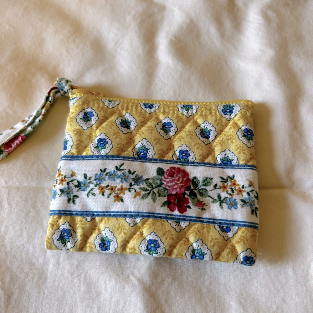 Vintage Vera Bradley “Elizabeth” yellow zippered card/coin holder